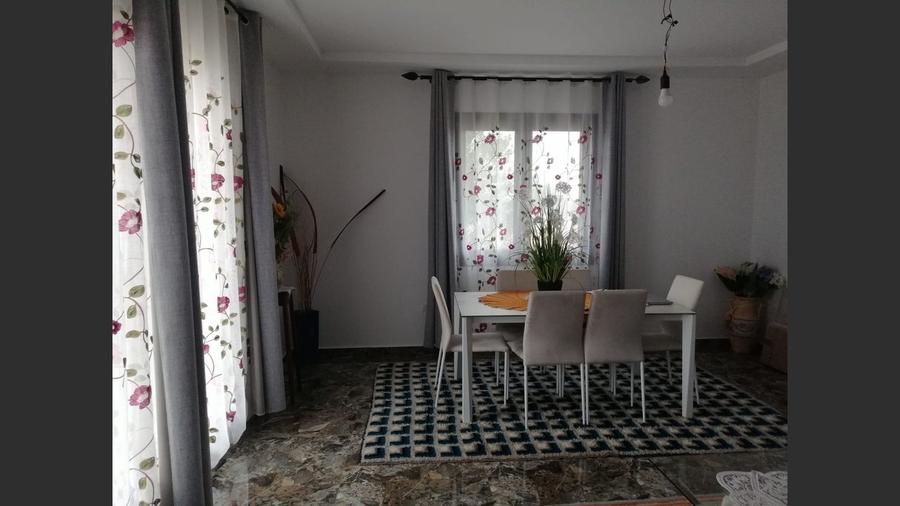 Casă Vădeni, 200m?, 4 camere, centru