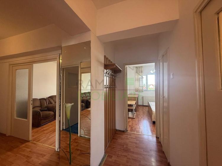 Apartament 3 camere decomandat cu 2 băi în Calea București