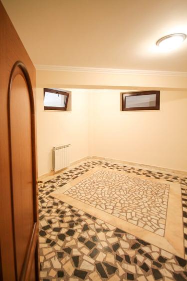 Pipera : Vila impresionanta, cu teren de 800mp si piscina proprie !