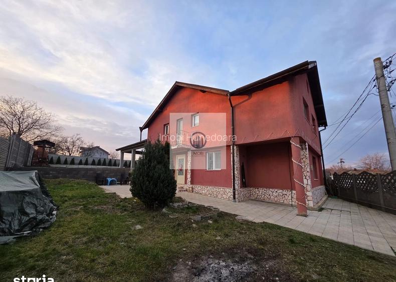 Casa spațioasa cu etaj, utilitați complete și piscina – Simeria, HD - 2