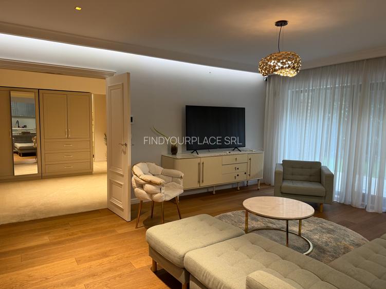Apartament în Arcadia Domenii,230mp curte,3 parcări incluse