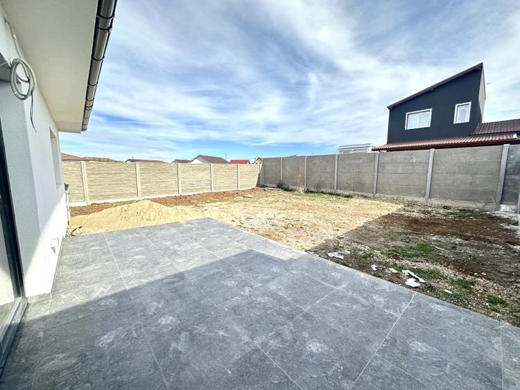 Duplex premium cu 3 camere, 80 mp utili, 325 mp teren - Sanandrei