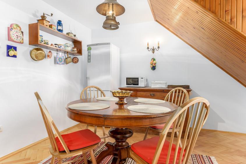 Apartament in vila, 123 mp zona P-ta Victoriei - Titulescu