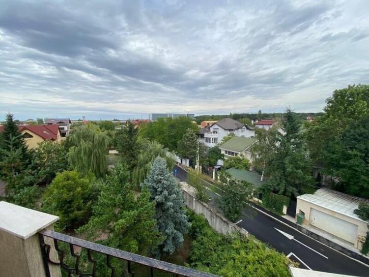 Închiriere Apartament 4 camere în Băneasa