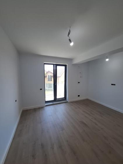Proprietar inchiriez vila noua,teren 342 mp,prima inchiriere,P+1+pod,5 camere