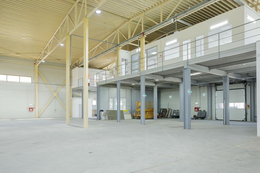 Spatiu depozitare si productie 1800 mp .Otopeni