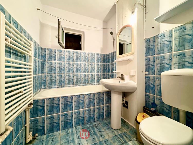 SE VINDE Apartament cu 3 camere semidecomandat, Etaj 3, Mun. Falticeni, jud. SV