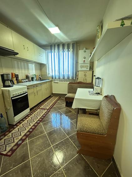 Apartament 3 camere Zona Astra !