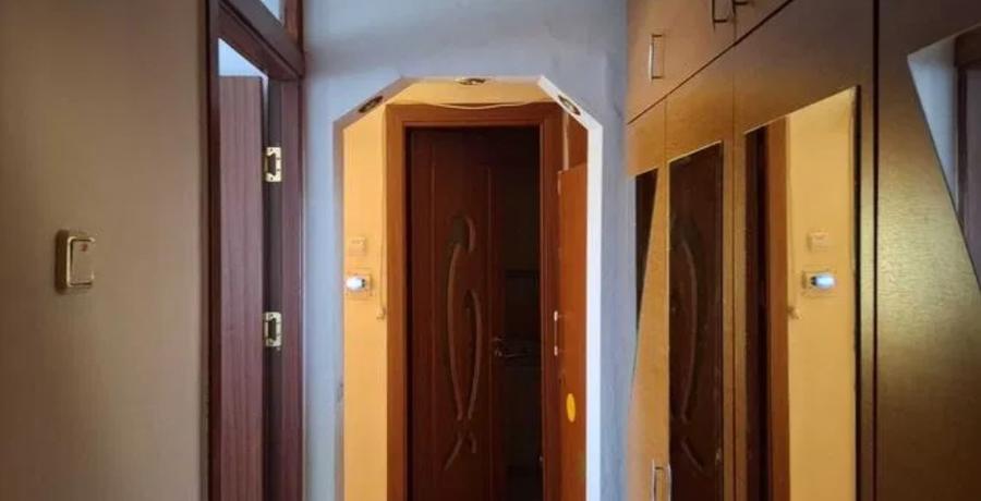 Apartament 3 Camere,1 Decembrie,Metrou,Mobilat Utilat,Balcon,Boxa,et4/4