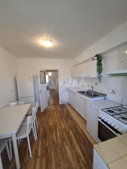 Apartament 4 camere, 3 balcoane, parcare in Piața Cipariu