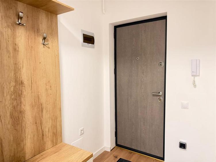 Apartament 3 camere 2 bai balcon parcare zona Calea Surii Mici