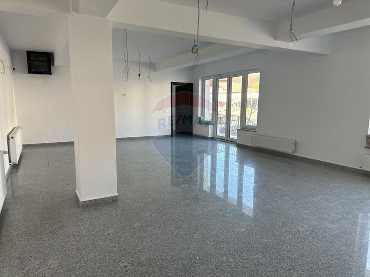Spațiu comercial de 810 mp de închiriat