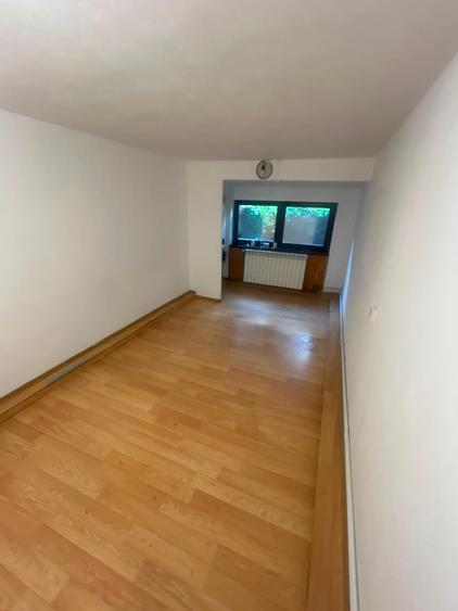 Vila 5 Camere,Floreasca,AMENAJATA,2 bai,CENTRALA,CURTE ,PARCARE,PRETABIL FIRMA