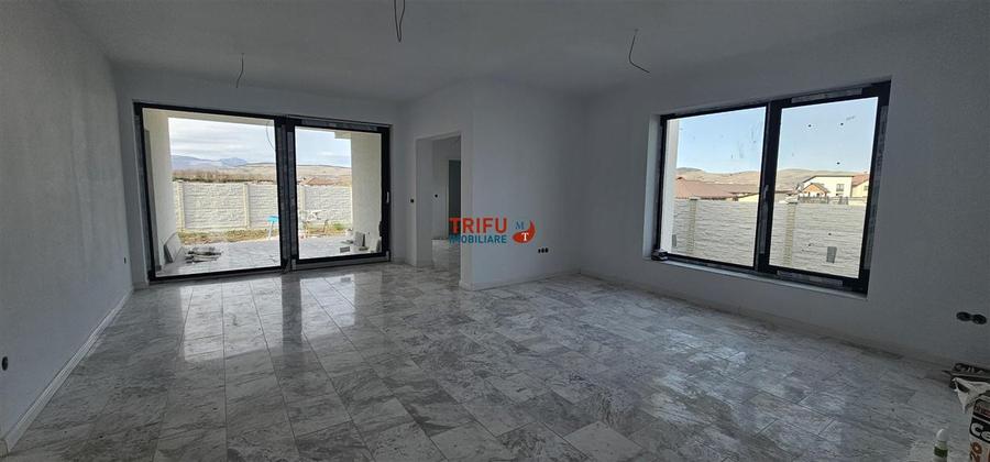 Casa individuala de vanzare 4 camere 2 bai 448mp teren