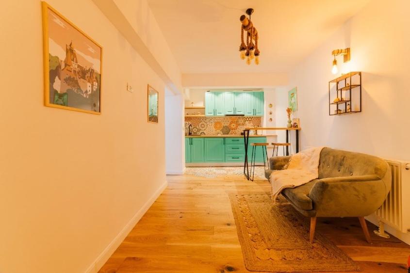 2 Proprietăți de Vânzare în Centrul Istoric Brașov – Afacere Airbnb Profitabilă