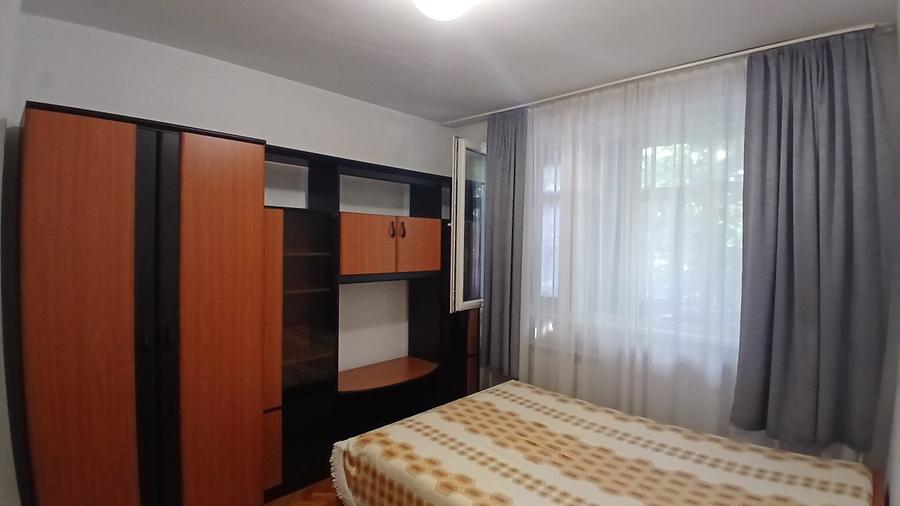 Particular 3 camere dec. Piata Iancului (Metrou) ofer spre inchiriere