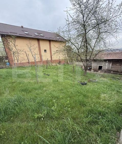 Casă individuală locuibilă + teren 477m în Dâmbul Rotund