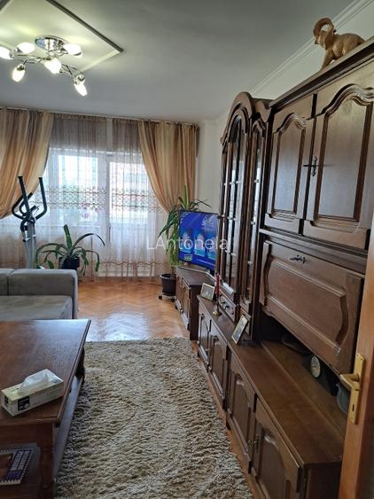  Apartament 3 camere de vânzare – Târgoviște, Micro 11 (în spatele Tribunalului  - 11