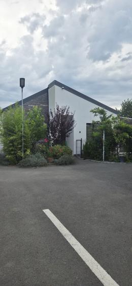 Casa pe parter cu 4 camere cu Panouri Fotovoltaice 6kw si Baterie 5kw