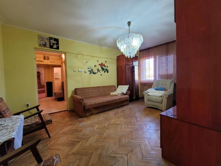 De Vanzare apartament 3 camere Micro 16
