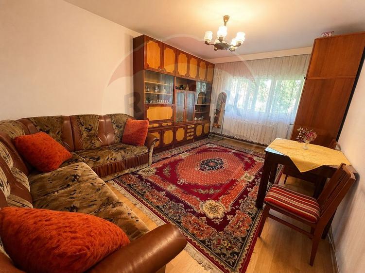 Închiriez apartament 3 camere decomandat – spațios