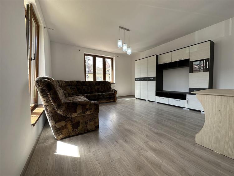 Casă de închiriat I 5 camere I 2 băi I curte I zona UMF USMV