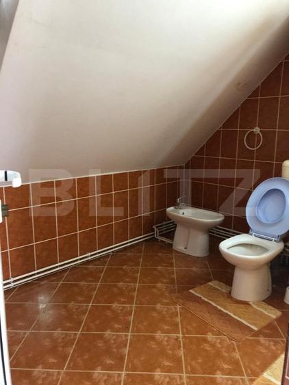 Casa de vanzare, cu 7 camere, 350 mp u & 2850 mp teren