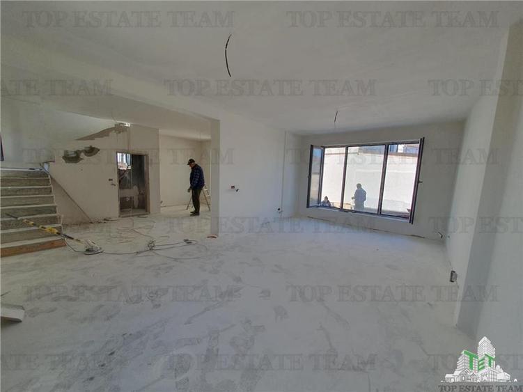 Duplex 8 camere cu doua intrari separate curte comuna Navodari