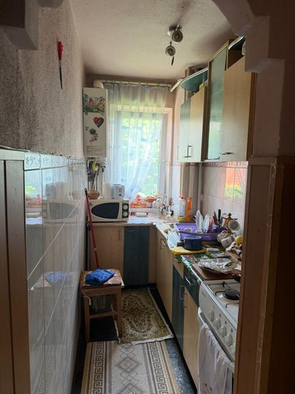 Apartament 2 camere, semidecomandat, etaj 1, cartier Florilor