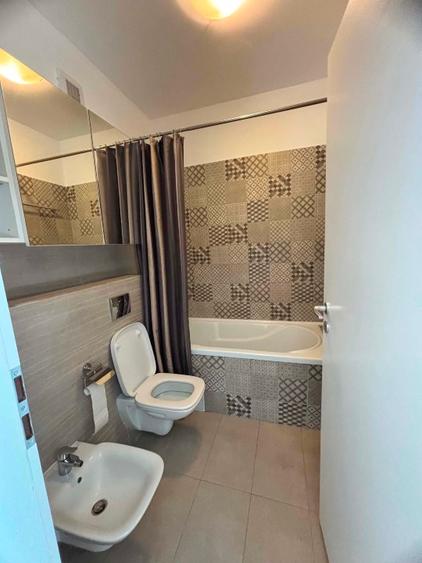 Inchiriez apartament 3 camere tip penthause