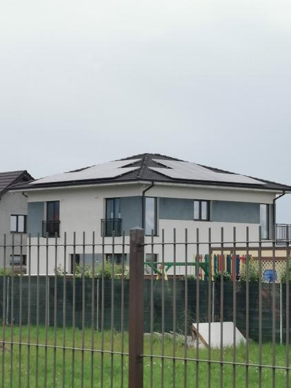 Casa individuala cu panouri+baterii, pompa de caldura, mobilata si utilata.