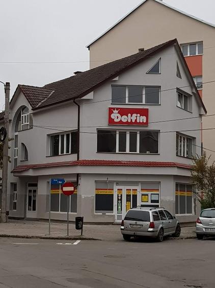 Inchiriez spatiu comercial 100 mp parter vitrat cladirea Delfin srl- Bistrita
