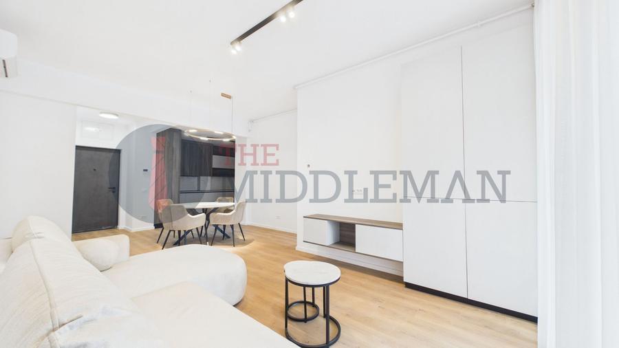 Vanzare apartament 3 camere  | Stația de metrou Basarab în fața blocului