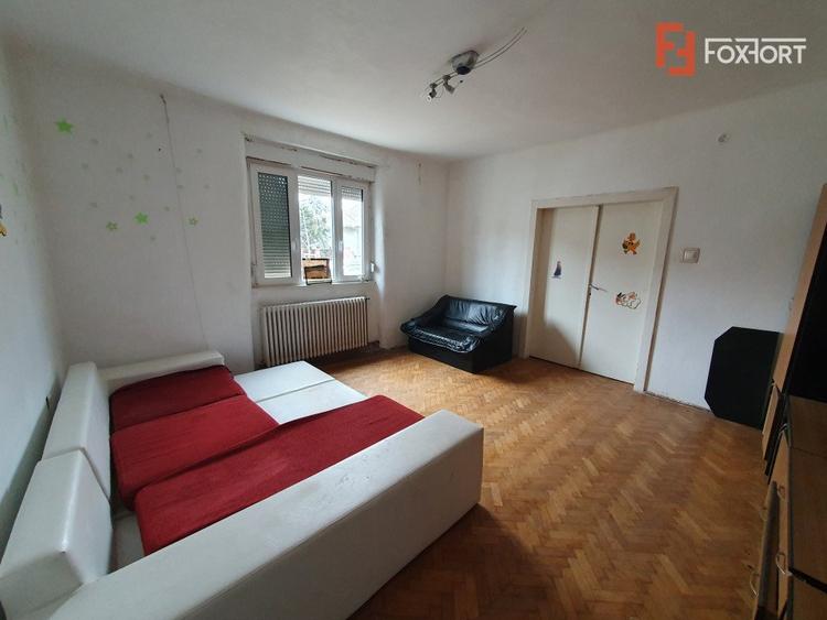 Casa individuala cu 6 camere, garaj si teren de 500 mp - zona Sagului