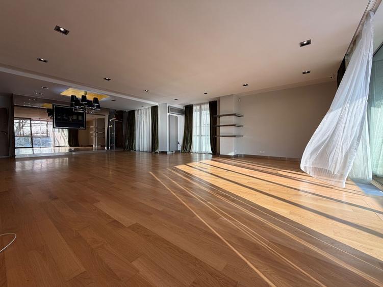 Apartament impresionant cu vedere catre lac, piscina comuna, finisaje premium