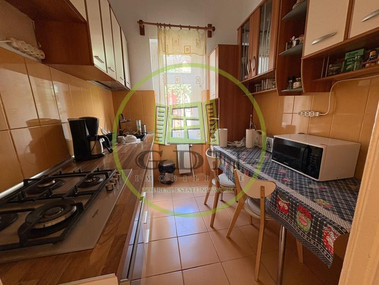 Apartament, 3 camere, 95 mp, decomandat, zona Centrala