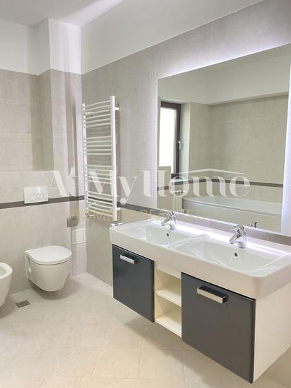 Apartament SUPERB, spatios cu 4 camere, nemobilat, 2 locuri parcare, boxa