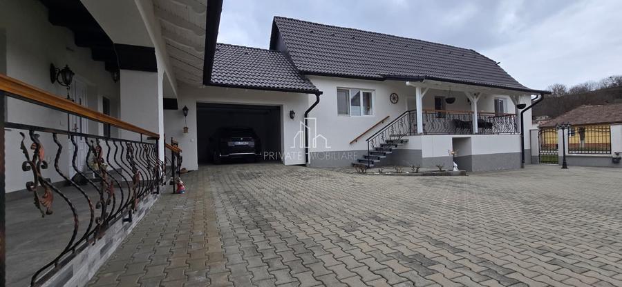 Casa ultramoderna de vanzare in Hetiur