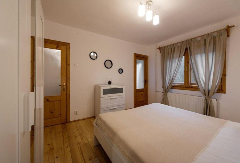 Apartament cu patru camere situat in Busteni