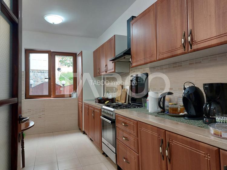 Casa de vanzare 4 dormitoare 1357 m curte terasa livada cu pomi Mohu - 9