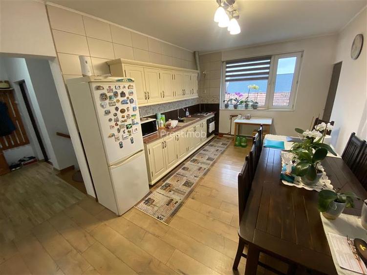 Casa cu 4 camere+spatiu comercial de vanzare in Unirii - 5
