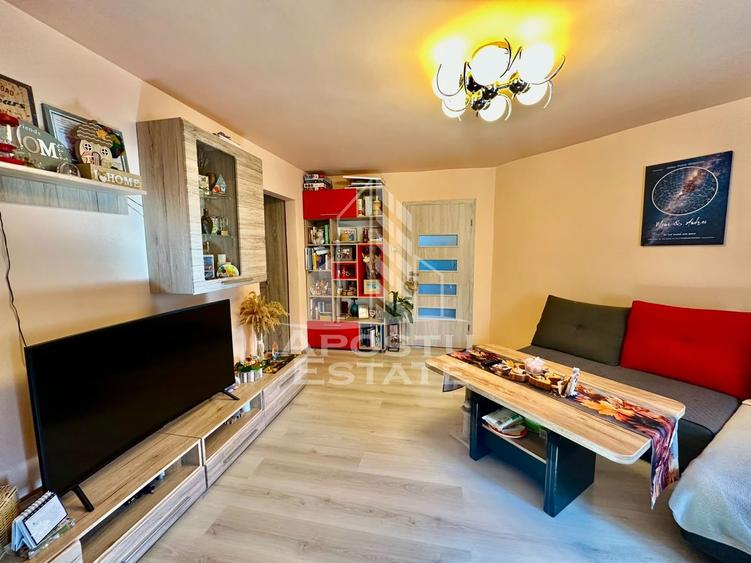 Apartament cu 3 camere, de vanzare, etaj intermediar, zona Soarelui