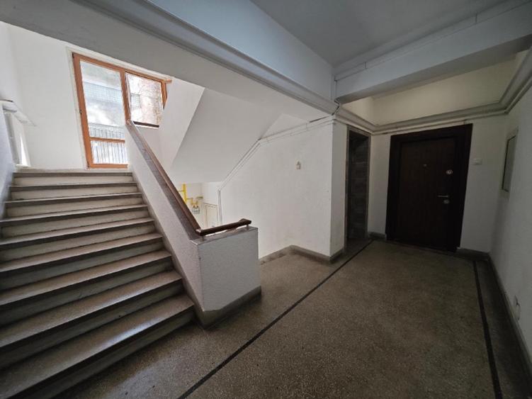 Apartament 3 camere decomandat ultra central renovat complet, disponibil imediat