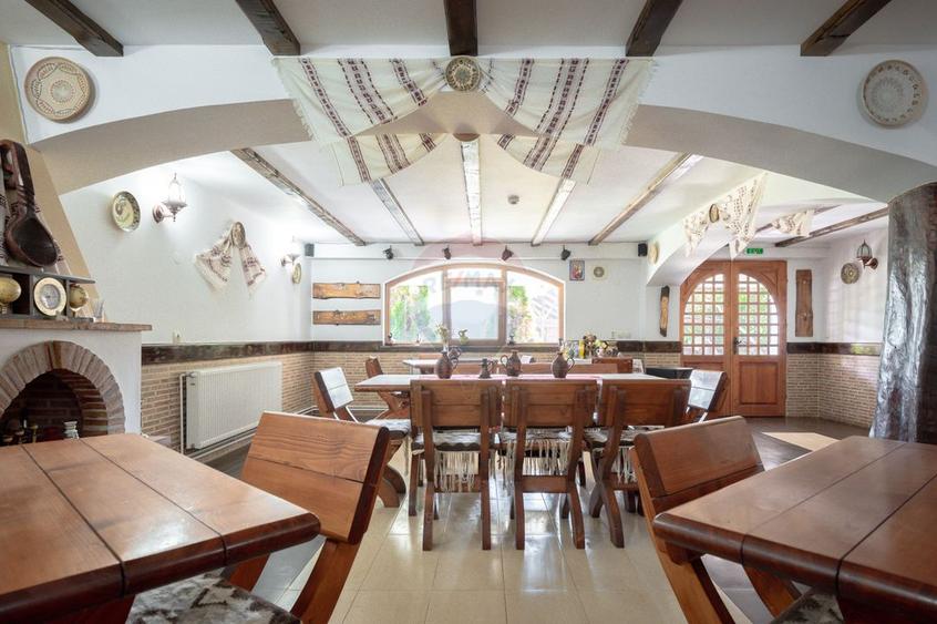 Cabană turistică, 12 camere cu restaurant, bucătărie + sală evenimente
