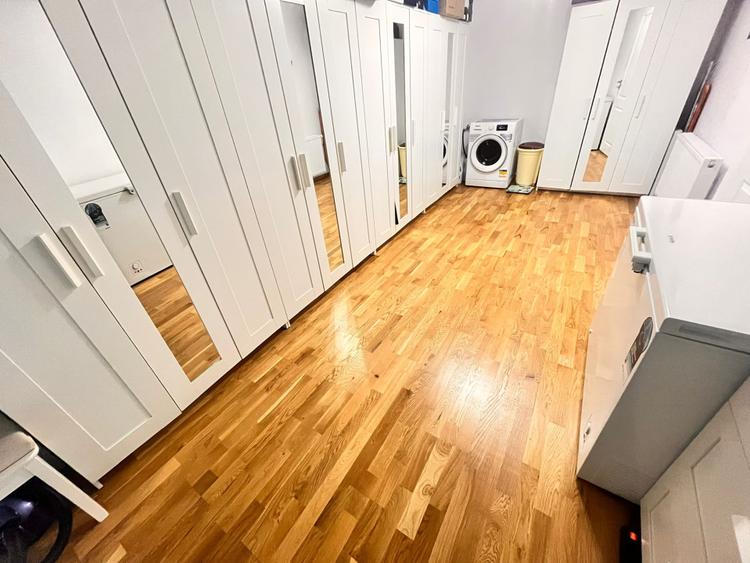 Casa cu 4 camere,3 bai,3 terase,2 balcoane,1 garaj si 1 parcare,zona Apahida
