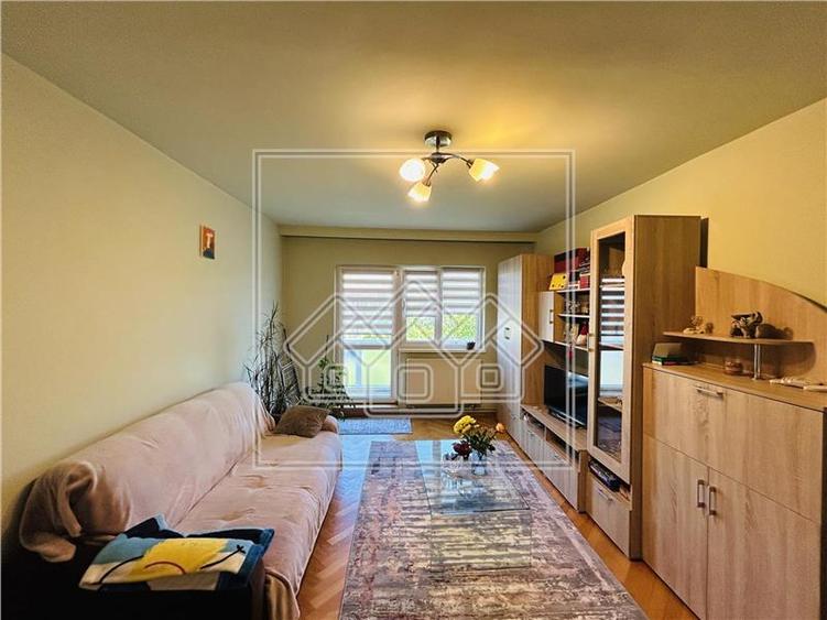 Apartament decomandat, 3 camere, 2 bai, 2 balcoane - Strand