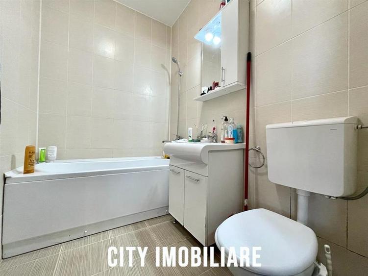 Apartament 2 camere, S- 45 mp, mobilat, utilat, zona Grand Hotel.