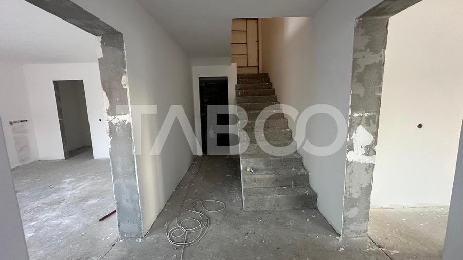 Casa 4 camere  de tip duplex 140 mpu 2 bai zona Veterani in Sibiu
