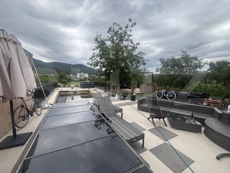 Casa tip pensiune, ideala pentru dezvoltare, 9 camere, 380 mp-Simleu SIlvaniei