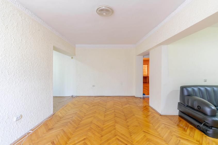 Apartament 3 camere transformat in 2 camere – Bd. Cosminului